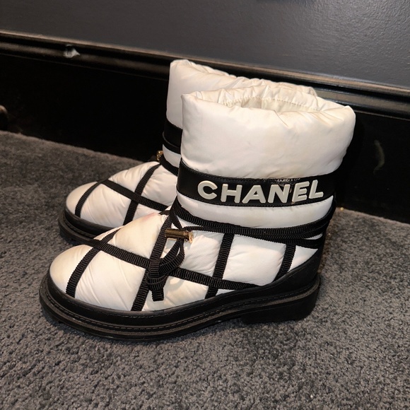 Chanel snow boots - Picture 1 of 6